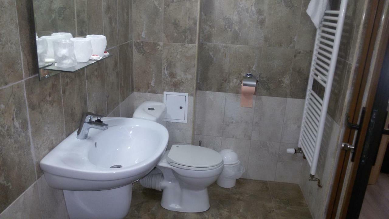 Hotel La Tusi Lovrin Extérieur photo