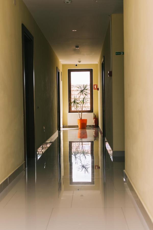 Hotel La Tusi Lovrin Extérieur photo