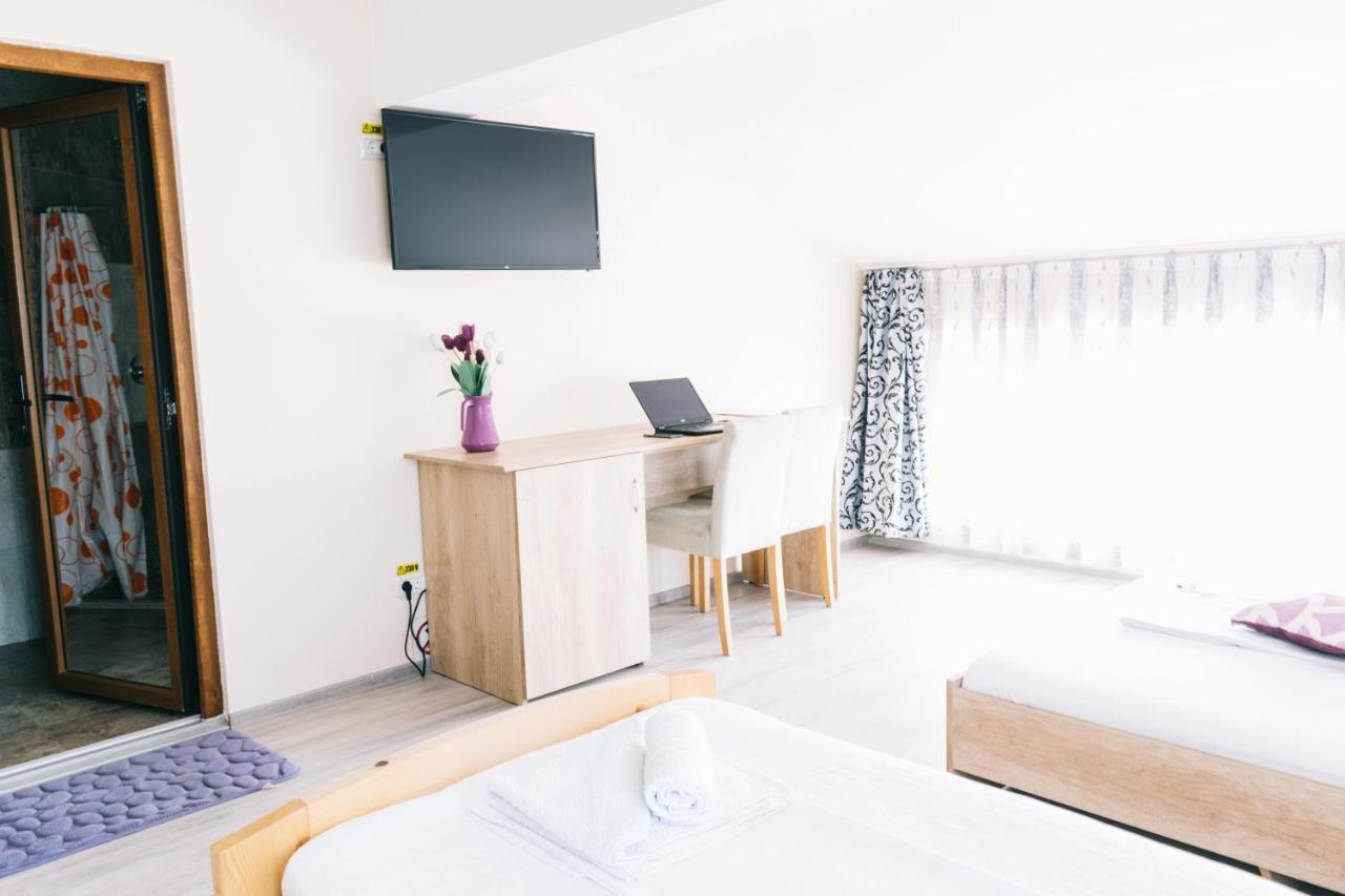 Hotel La Tusi Lovrin Extérieur photo