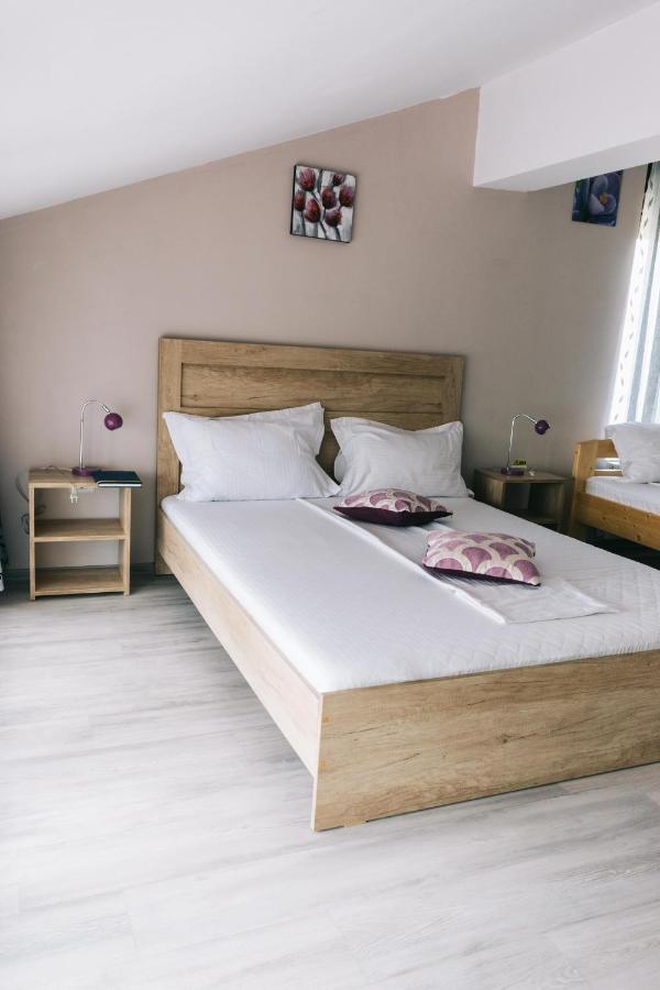 Hotel La Tusi Lovrin Extérieur photo